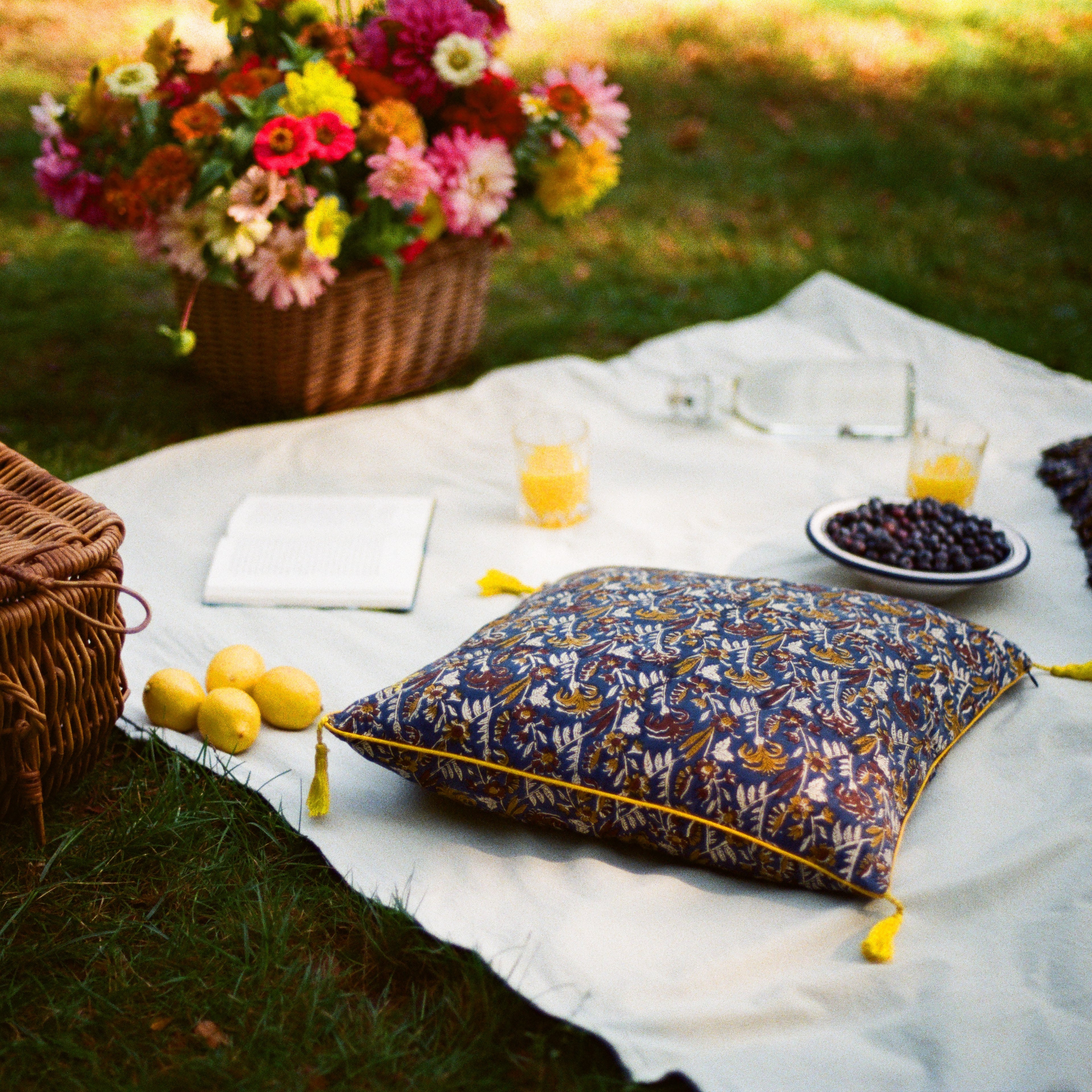 Blockprint cushion cover dark blue print 50 x 50 cm