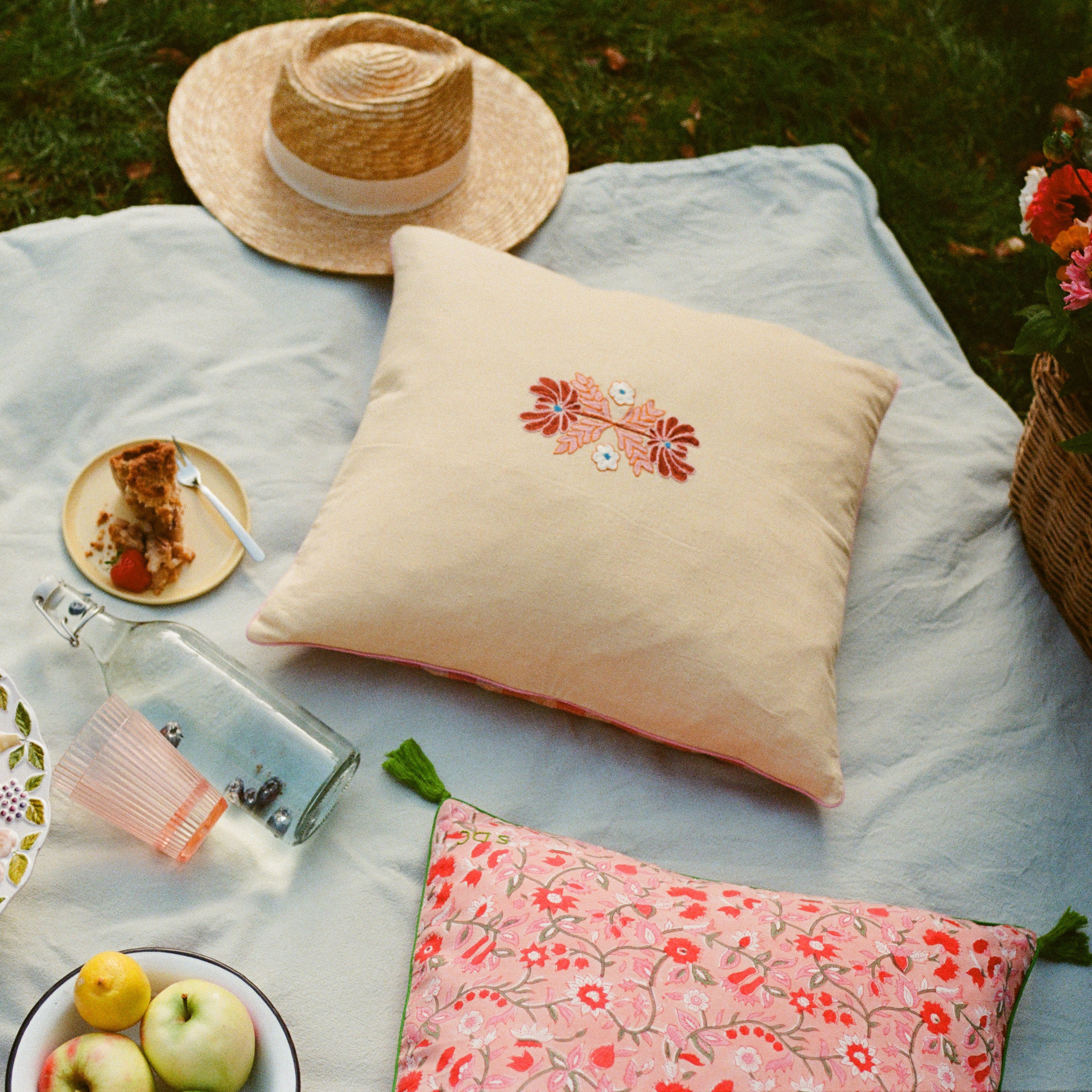 Cushion cover square with embroidery 50 x 50 cm