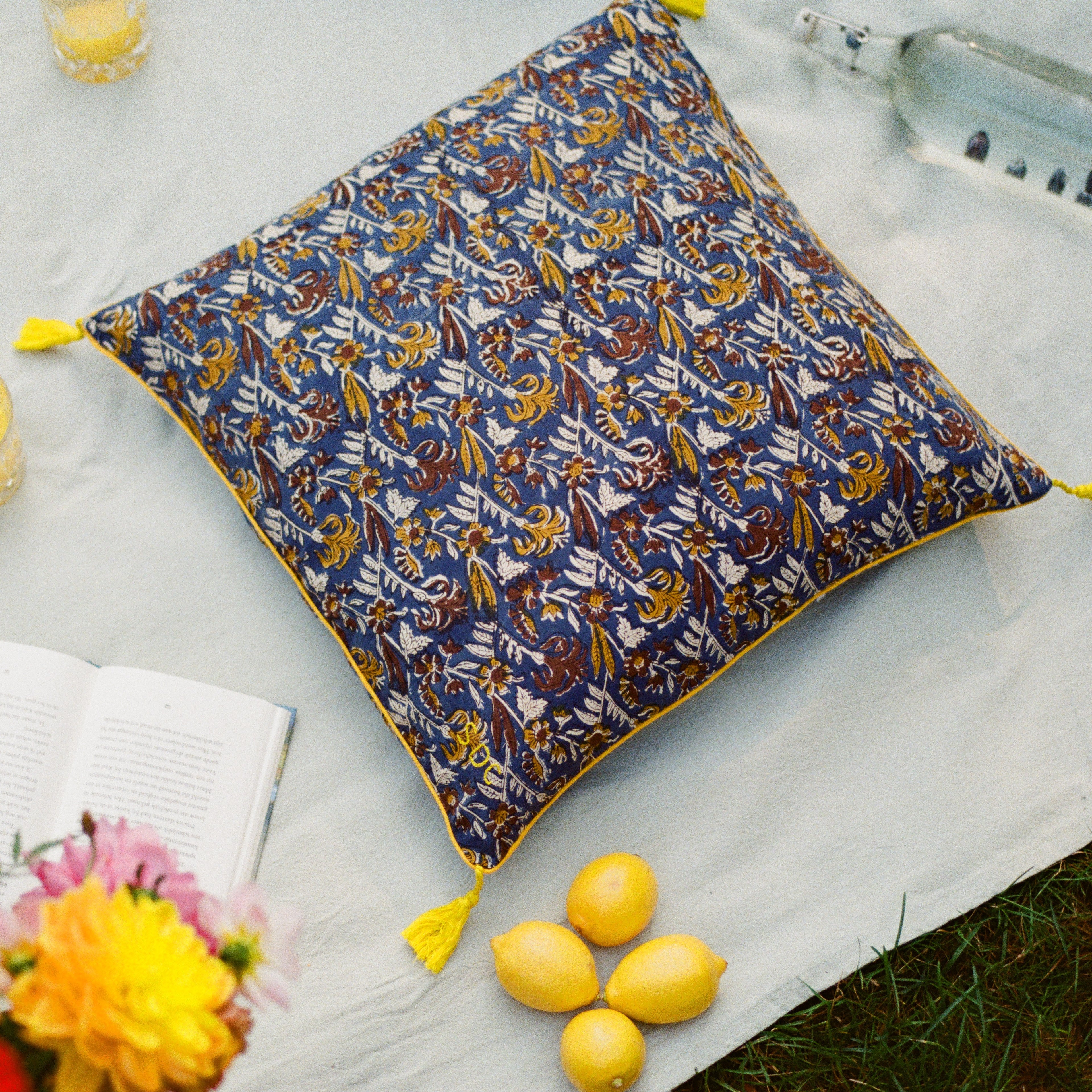 Blockprint cushion cover dark blue print 50 x 50 cm