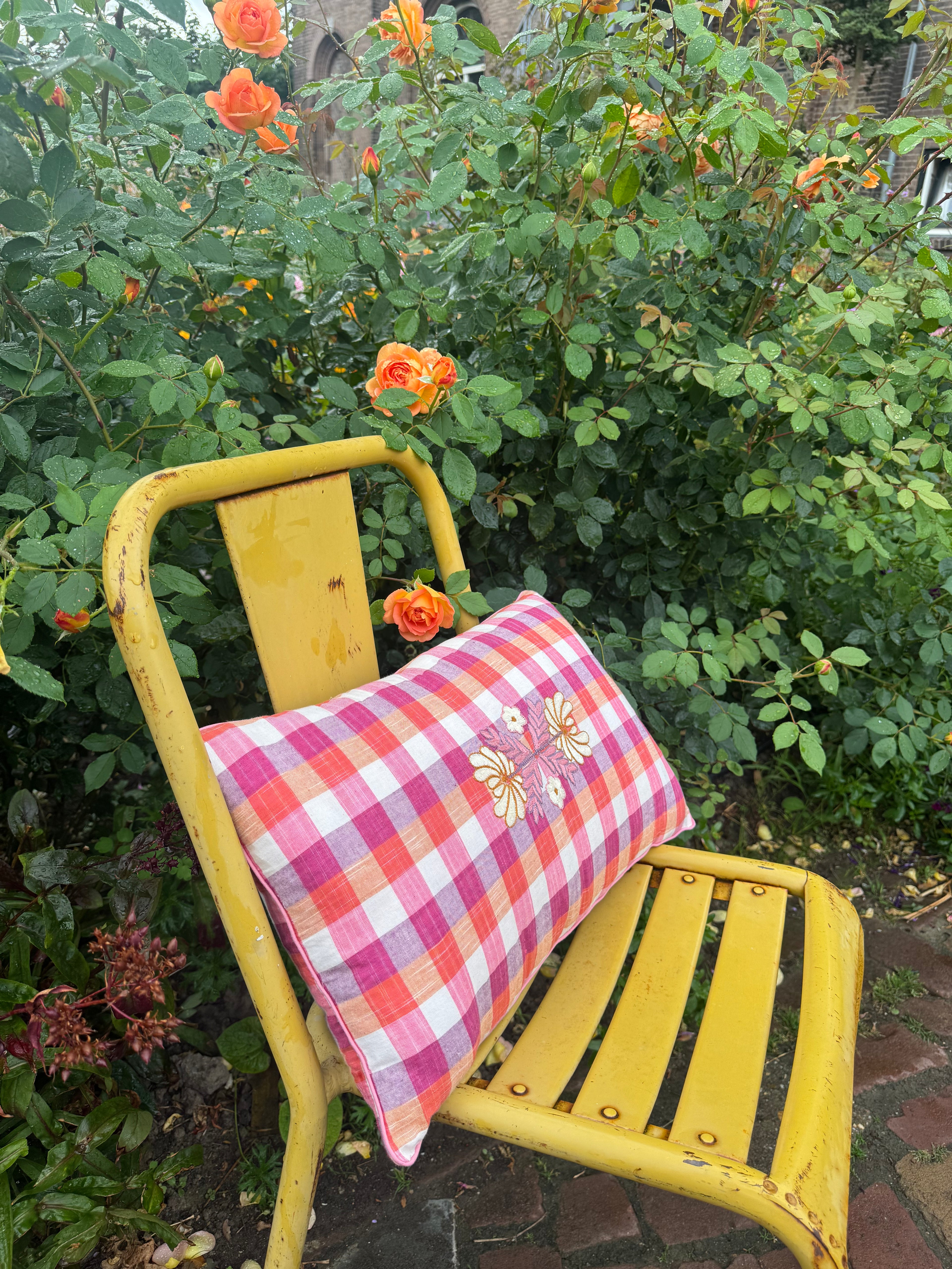 Cushion cover with embroidery 30 x 50 cm
